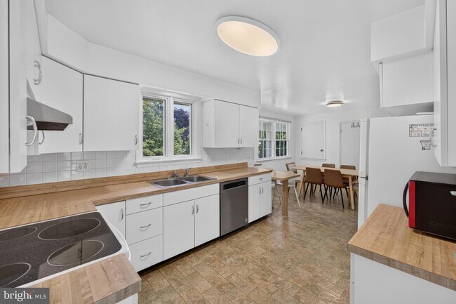 Building Photo - 3106 Hearthstone Rd