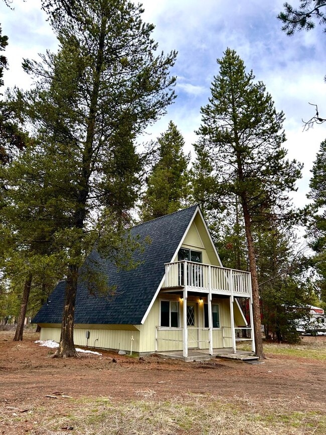 Building Photo - Charming A-Frame Cabin in La Pine!!