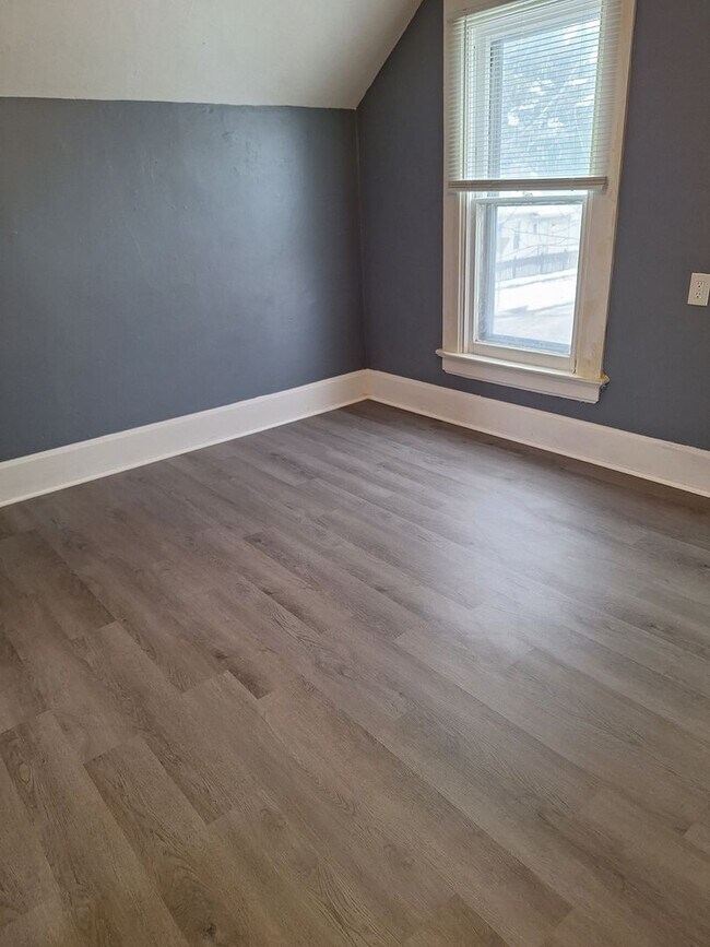 Building Photo - SL MON1527