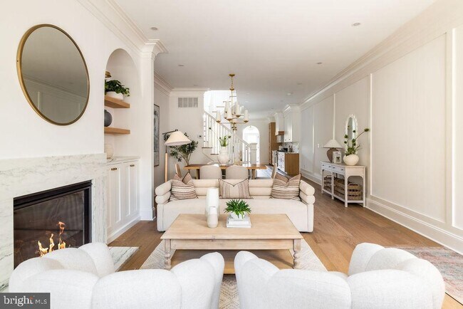 Building Photo - 2460 Ontario Rd NW