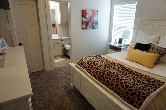 Building Photo - 2103 9th St