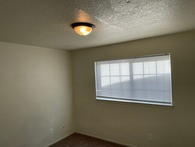 Building Photo - North Stockton 3 Bedroom Single Story Home