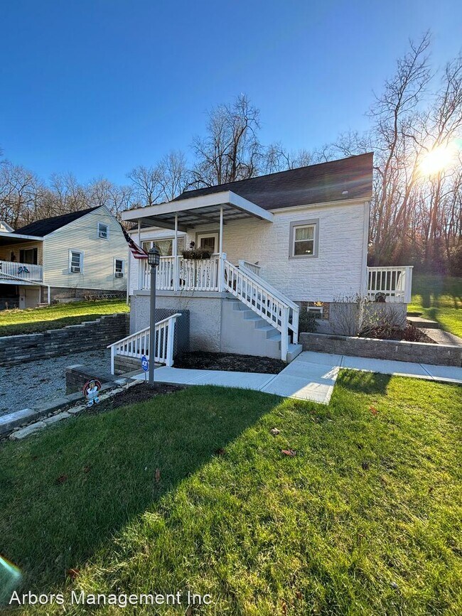 3 br, 2 bath House 2930 Sebolt Road 2930 Sebolt Rd South Park Township PA 15129 Apartment