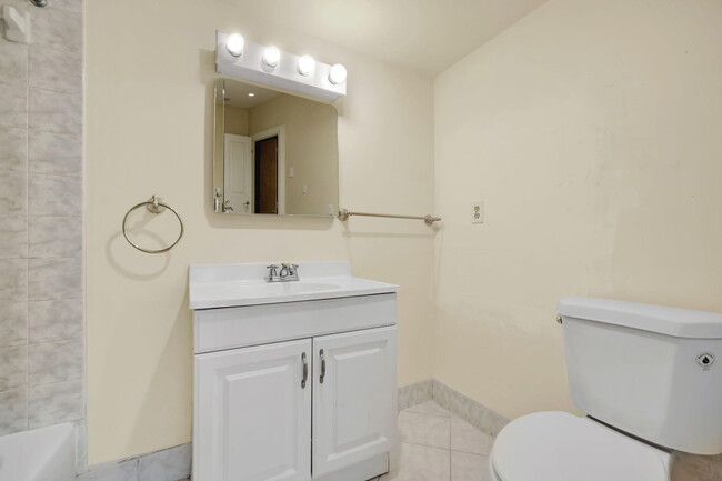 Building Photo - 2780 NE 183rd St