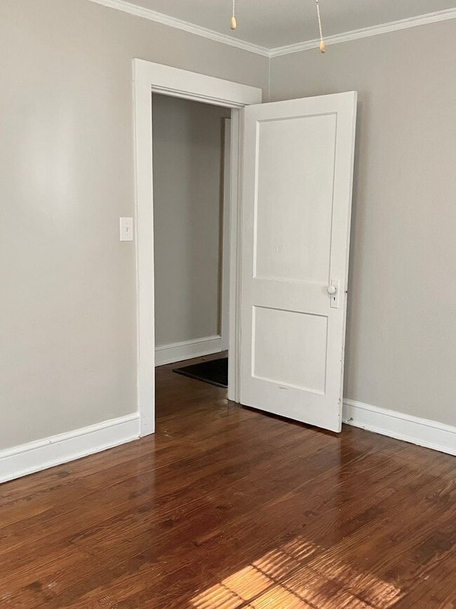 Building Photo - Adorable 2 Bedroom & 1 Full Bath Bungalow ...
