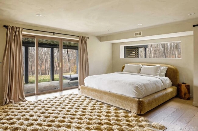 Building Photo - 407 White Schoolhouse Rd