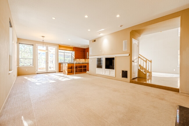 Building Photo - 11671 Boulton Ave