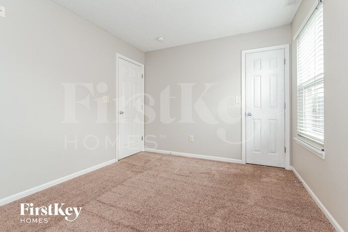 Building Photo - 725 Woodway Ln