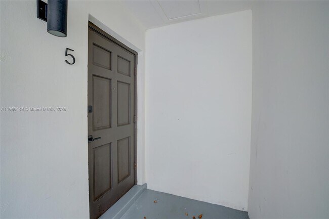 Building Photo - 1750 NE 56th Ct