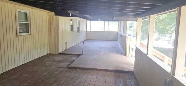 Building Photo - Move in special - Newly Renovated SF in North KC