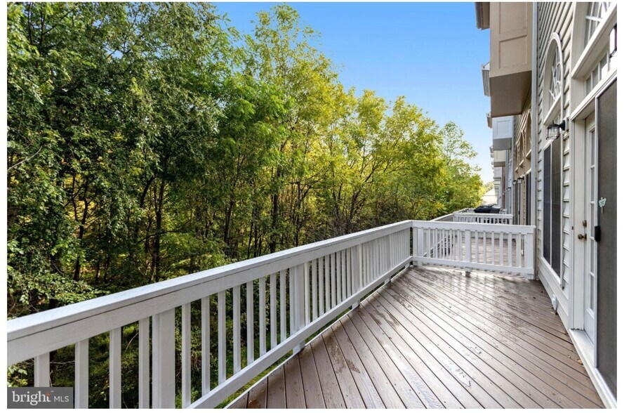 Building Photo - 213 Oak Knoll Ter