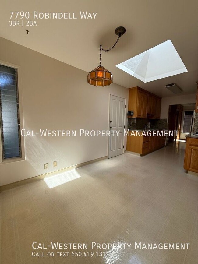 Building Photo - 7790 Robindell Way