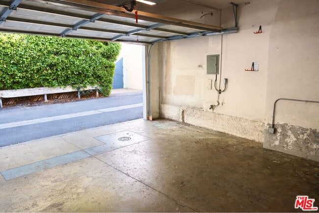 Building Photo - 214 S Spalding Dr