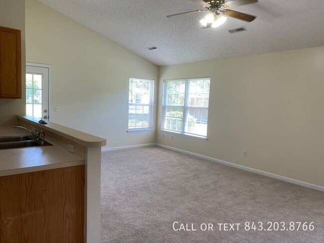 Building Photo - 202 Saturn Ct