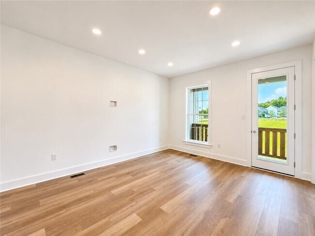 Building Photo - 307 Palisade Wy