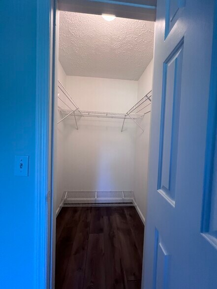 Building Photo - 141 S Birchwood Dr