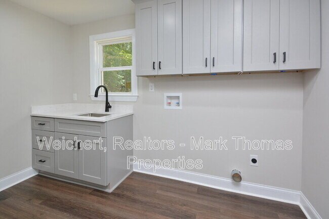 Building Photo - 1705 Mason Rd