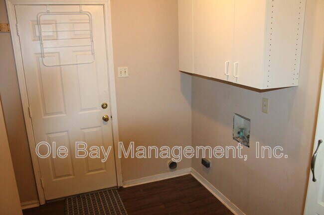 Building Photo - 2010 Sky Vista Dr W