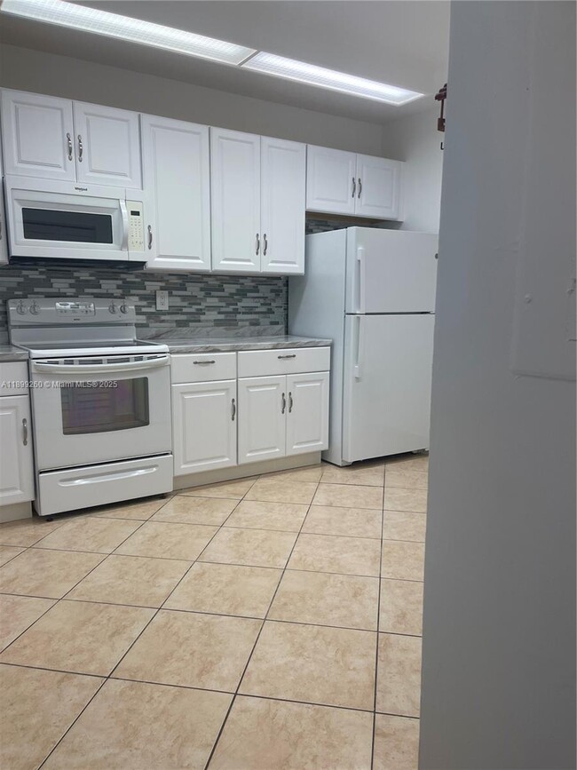 Building Photo - 7351 SW 105th Pl