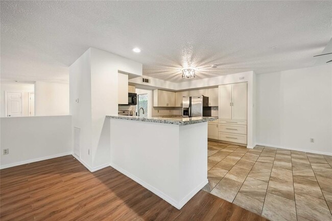 Building Photo - 12800 Briar Forest Dr