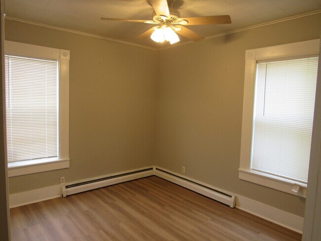 Building Photo - 15 Robillard St