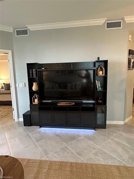 Building Photo - 15375 Grn Acrs Ave