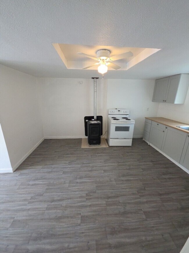Building Photo - 13451 Lakeshore Dr