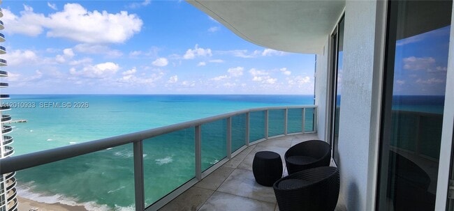 Building Photo - 15811 Collins Ave