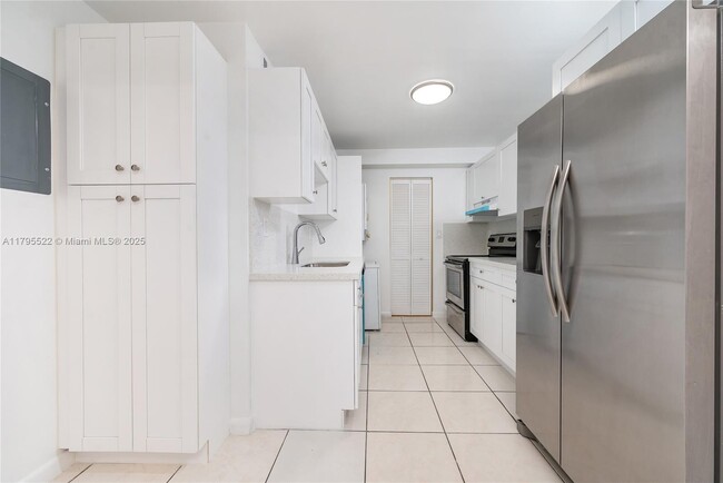 Building Photo - 13870 SW 62nd St