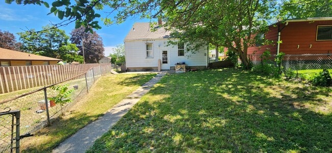 Building Photo - 714 Albert Ave