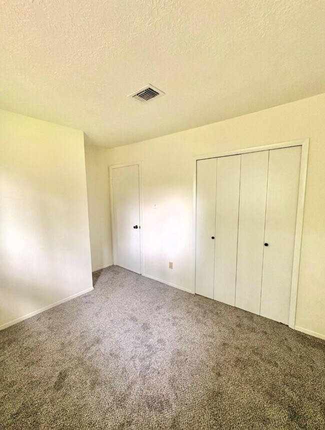 Building Photo - 24022 Spring Briar Ln
