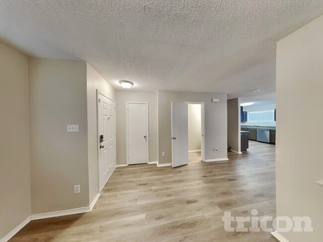 Building Photo - 211 Meagan St