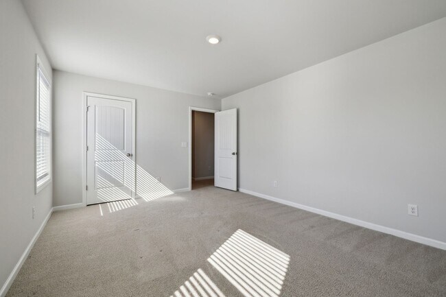 Building Photo - 1222 Westlawn Blvd