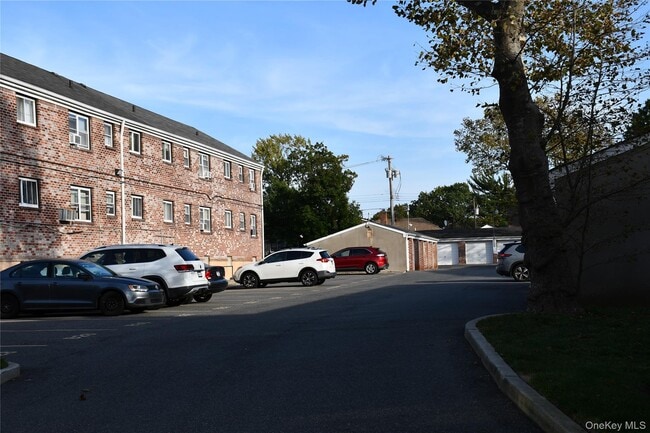 Building Photo - 1065 Fenwood Dr