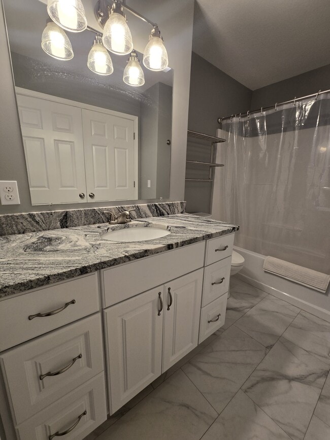 Building Photo - 1796 E Lake Mitchell Dr