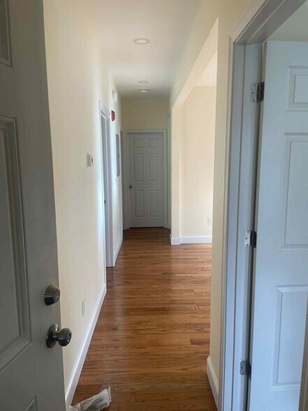 Building Photo - 6 Millet St