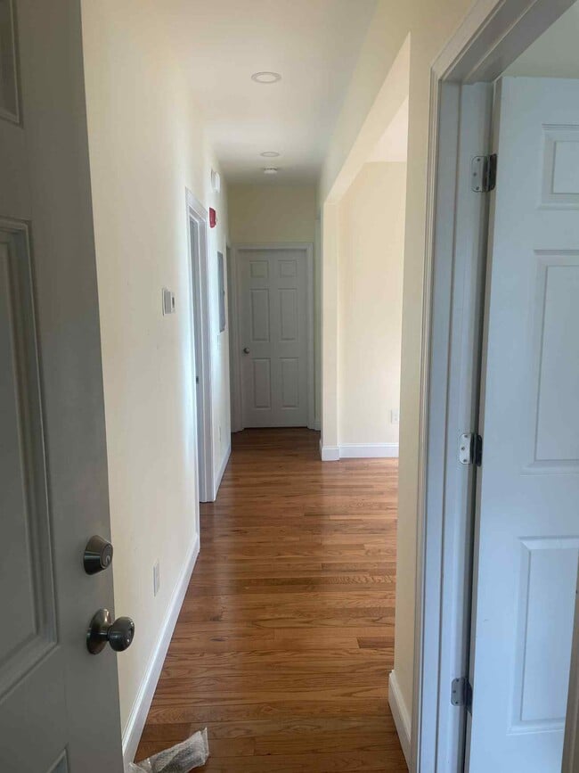 Building Photo - 6 Millet St