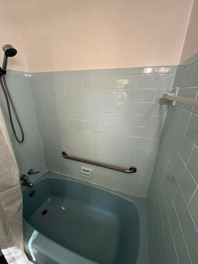 Building Photo - Charming 3-bedroom 1.5-bathroom brick home