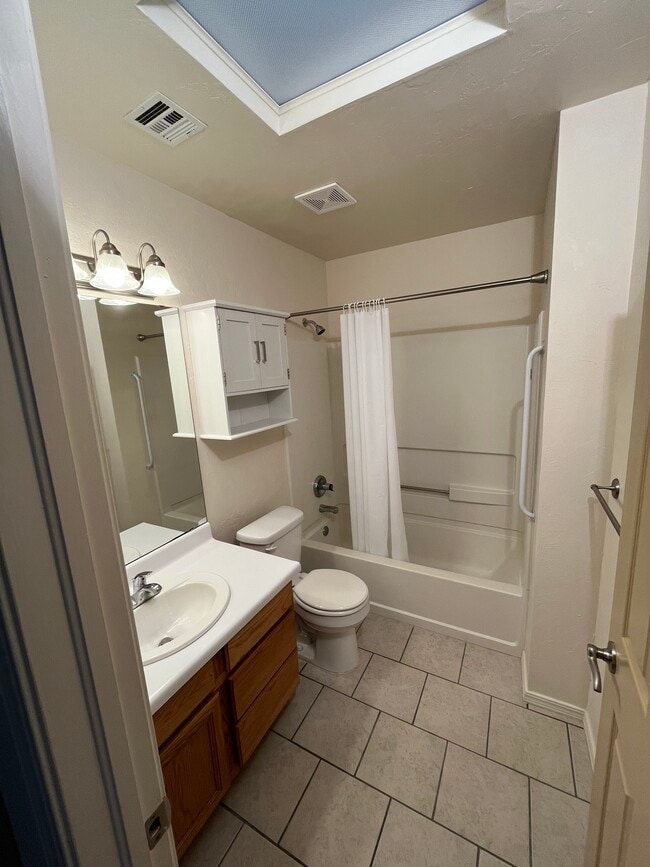 Building Photo - 1404 Bois D Arc Dr