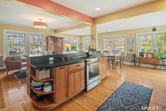 Building Photo - 13 Birch St