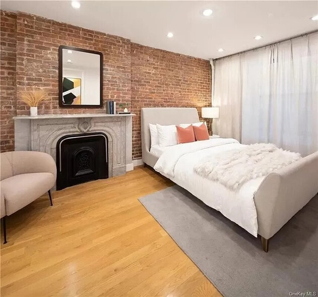 Building Photo - 543 3rd Ave