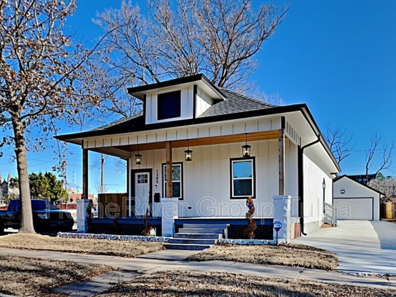 Primary Photo - 1305 S Carson Ave