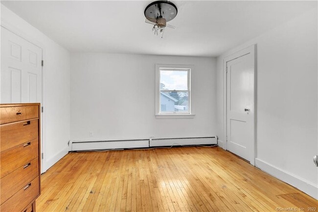 Building Photo - 11 Hallmark Pl