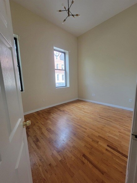 Building Photo - 409 W 53rd St