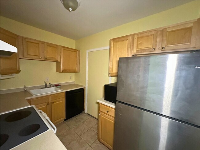 Building Photo - 2171 NE 66th St