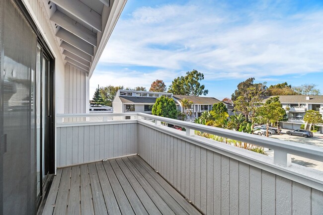 Building Photo - Desirable Newport Beach Home