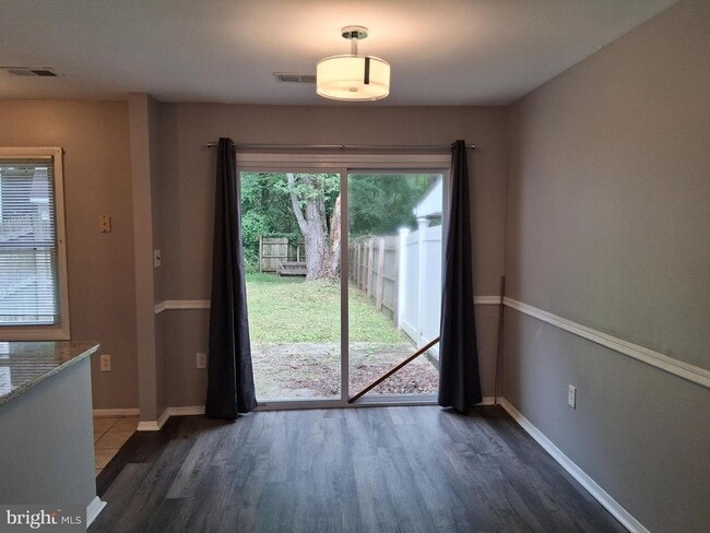 Building Photo - 929 Topview Dr