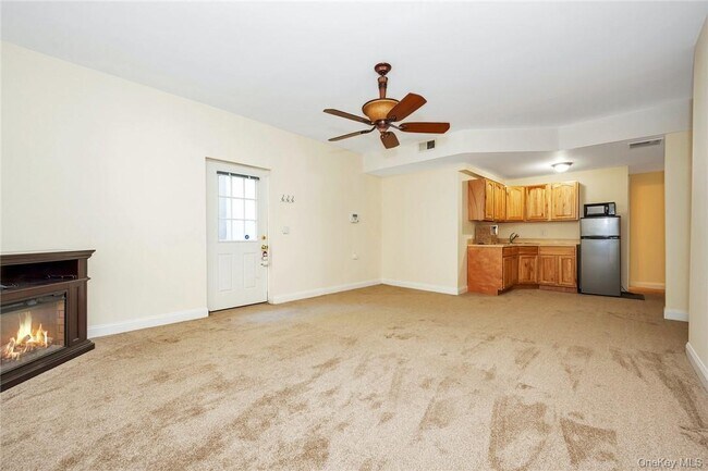 Building Photo - 696 Ridgeway