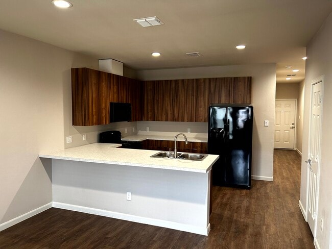 Primary Photo - 21361 W Wallis Dr