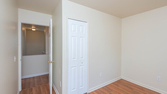Building Photo - 903 Sylvan Ave